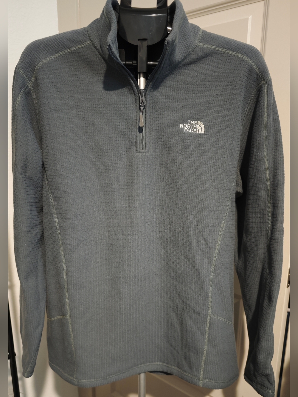 The North Face Men's Long Sleeve Quarter-Zip Pullover Sweatshirt Gray Size L